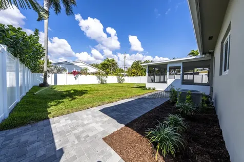 2001 NE 17th Way Fort Lauderdale FL 33305