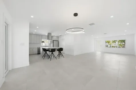 2001 NE 17th Way Fort Lauderdale FL 33305