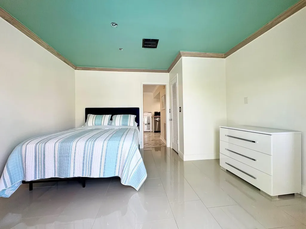 999 SE 6th Terrace Pompano Beach FL 33060