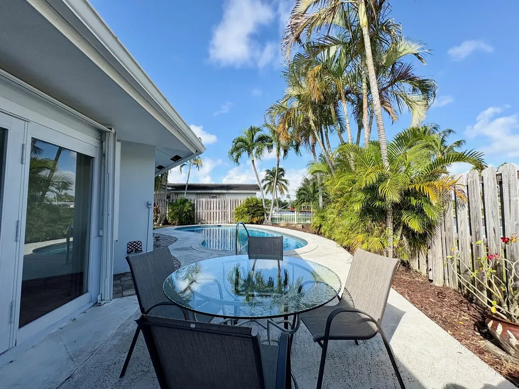 999 SE 6th Terrace Pompano Beach FL 33060