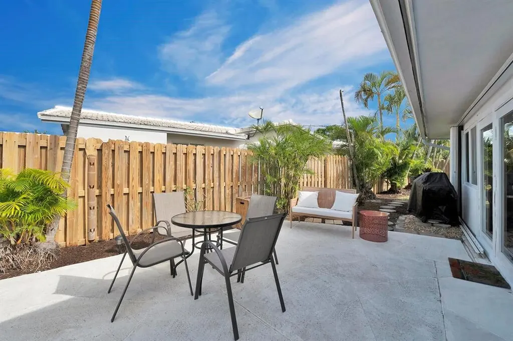 999 SE 6th Terrace Pompano Beach FL 33060