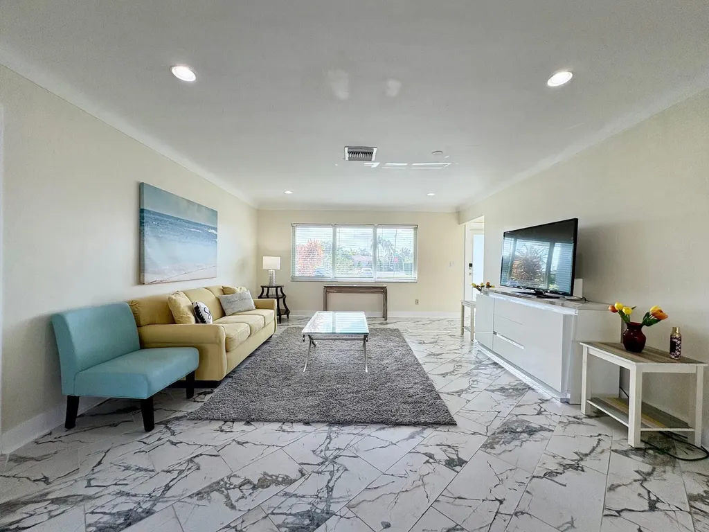 999 SE 6th Terrace Pompano Beach FL 33060