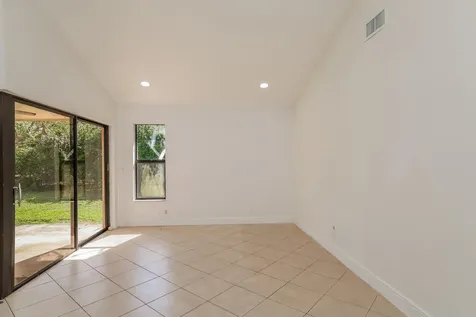 5134 NW 42nd Terrace Coconut Creek FL 33073