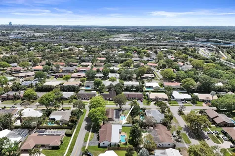 1321 SW 74th Terrace Plantation FL 33317