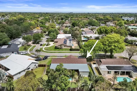 1321 SW 74th Terrace Plantation FL 33317