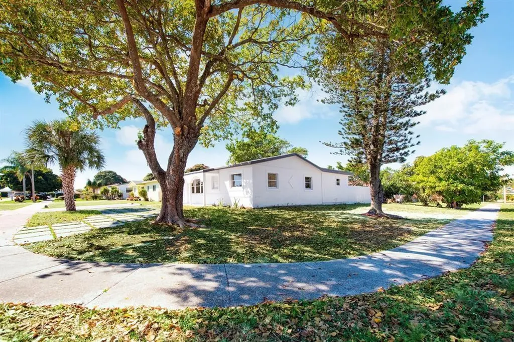 1031 SW 6th Way Deerfield Beach FL 33441