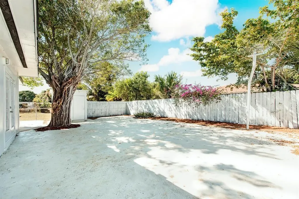 1031 SW 6th Way Deerfield Beach FL 33441