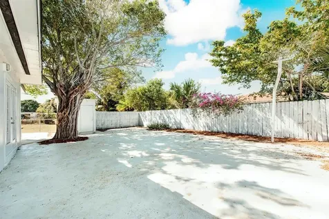 1031 SW 6th Way Deerfield Beach FL 33441
