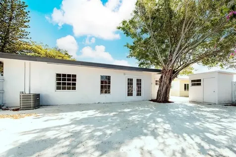 1031 SW 6th Way Deerfield Beach FL 33441