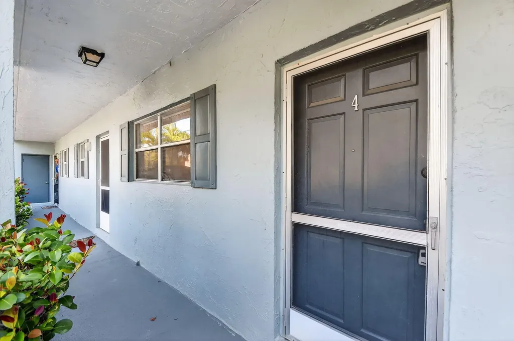 1432 S Lakeside Drive Lake Worth Beach FL 33460