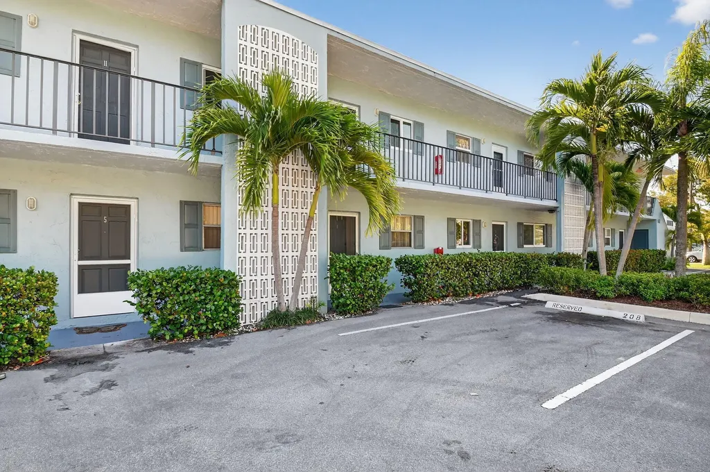 1432 S Lakeside Drive Lake Worth Beach FL 33460