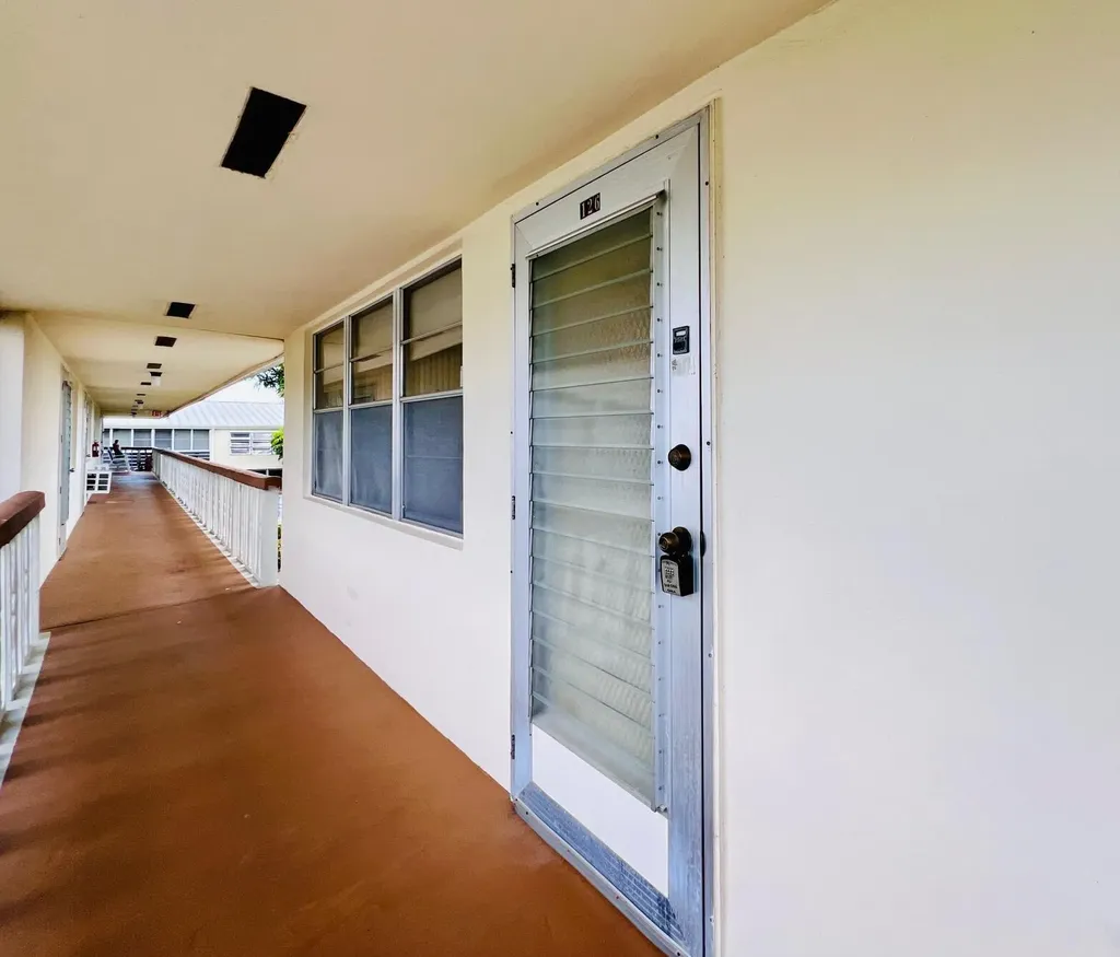 126 Andover E West Palm Beach FL 33417
