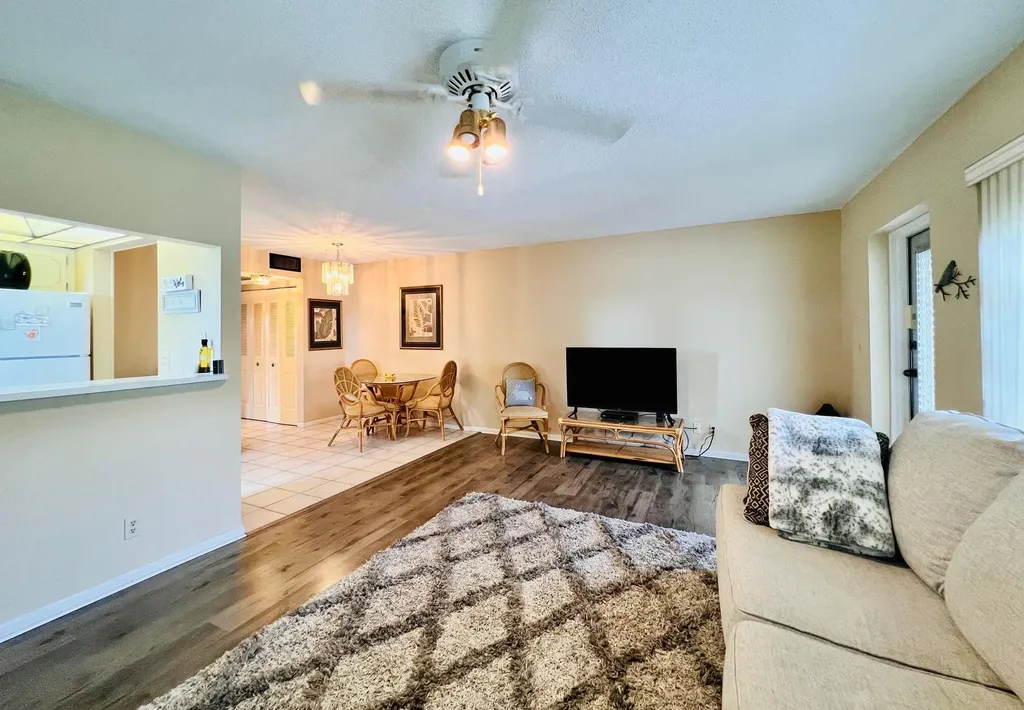 126 Andover E West Palm Beach FL 33417