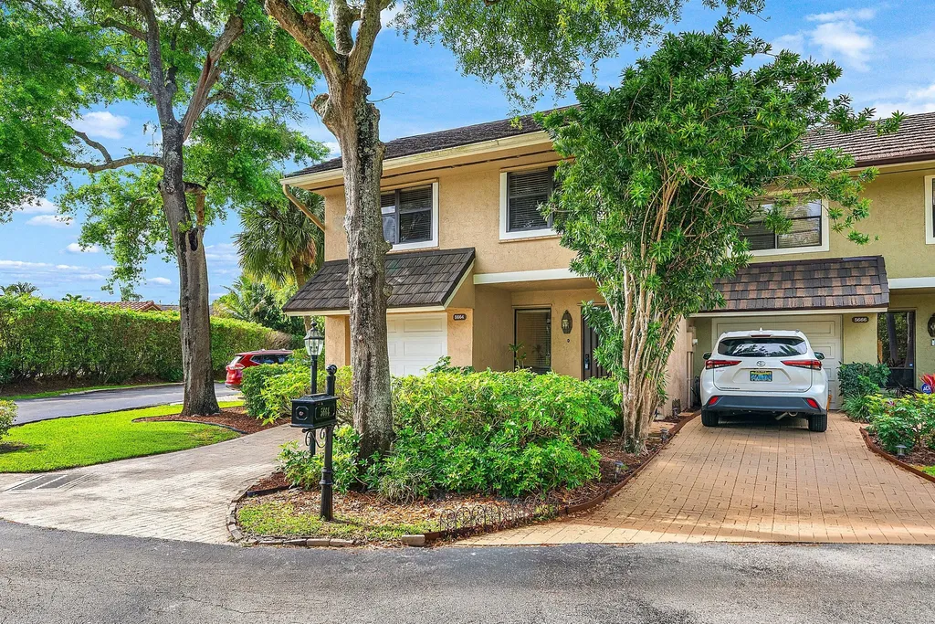 5664 Santiago Circle Boca Raton FL 33433
