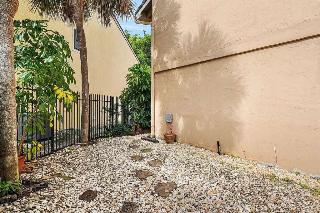 5664 Santiago Circle Boca Raton FL 33433