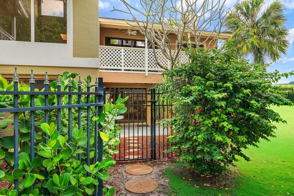 5664 Santiago Circle Boca Raton FL 33433