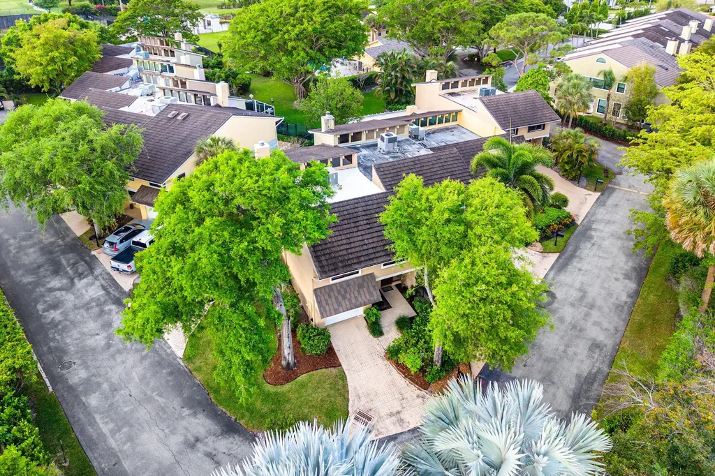 5664 Santiago Circle Boca Raton FL 33433