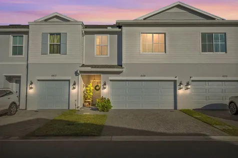 649 NE Waters Edge Lane Port St Lucie FL 34983