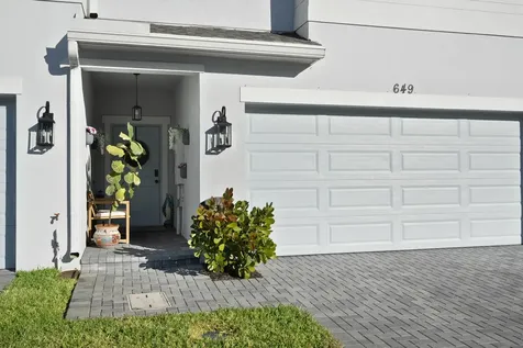 649 NE Waters Edge Lane Port St Lucie FL 34983