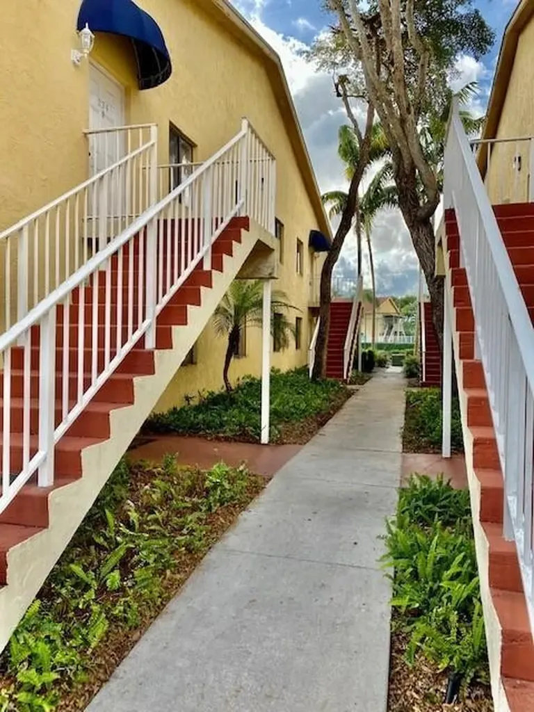 6051 10th Avenue N Greenacres FL 33463