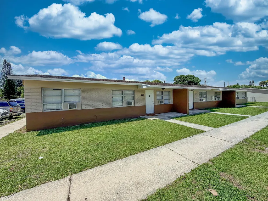 703 N 25th Street Fort Pierce FL 34947