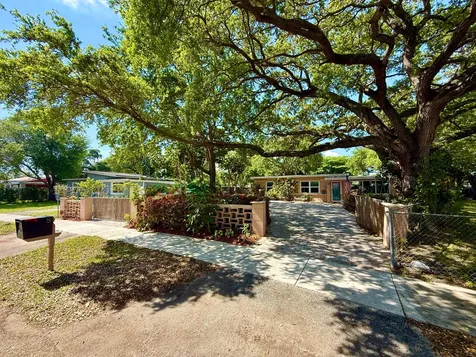 8 Edmund Road West Park FL 33023