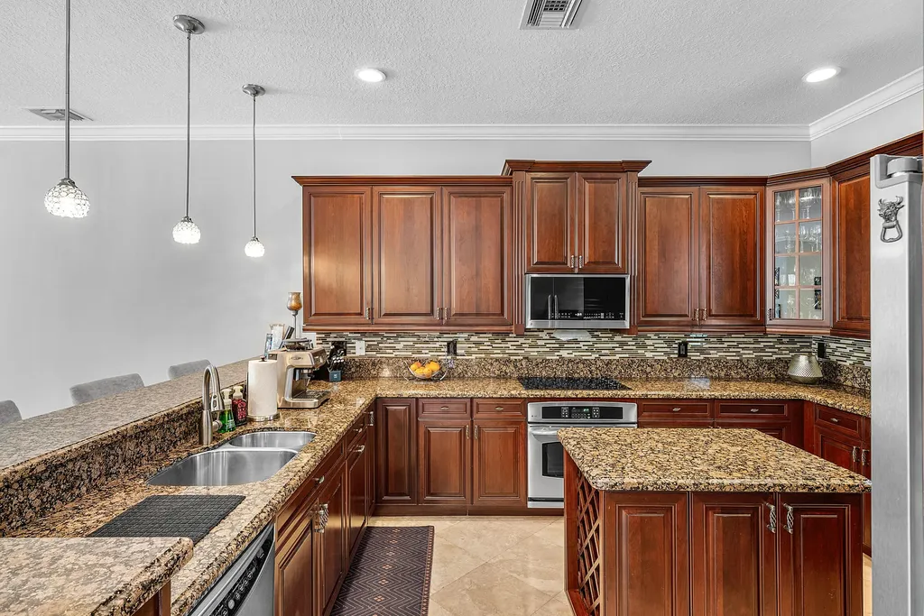 71 Via Poinciana Lane Boca Raton FL 33487