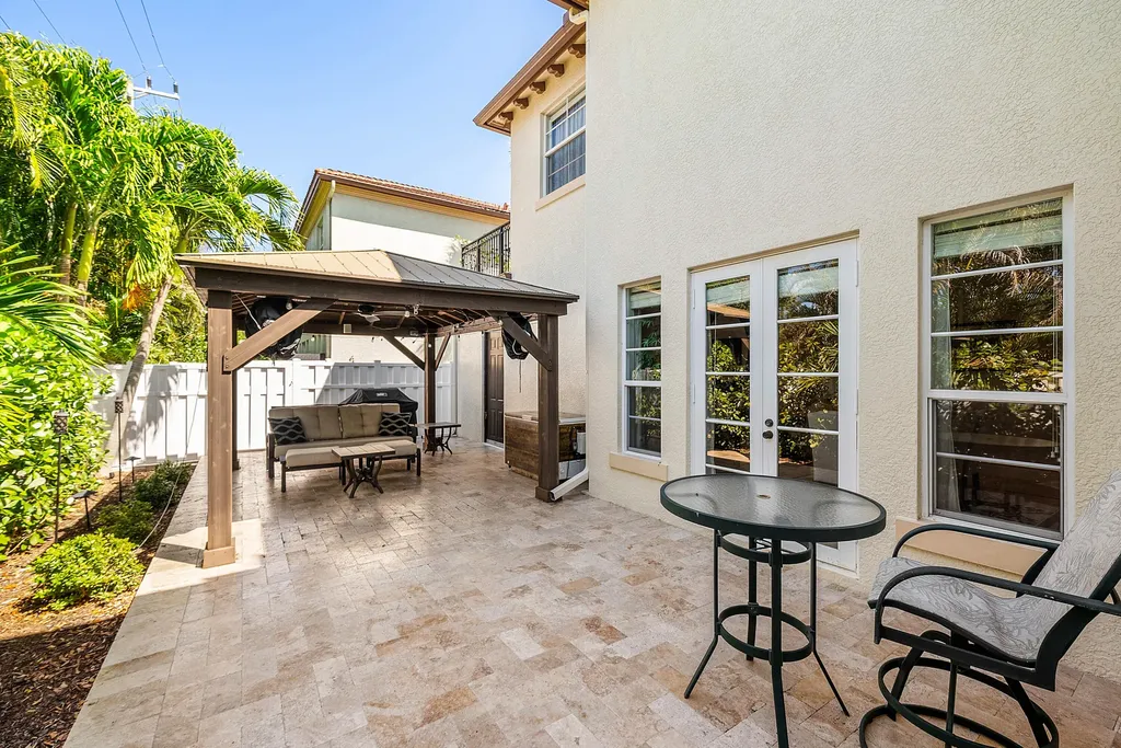 71 Via Poinciana Lane Boca Raton FL 33487