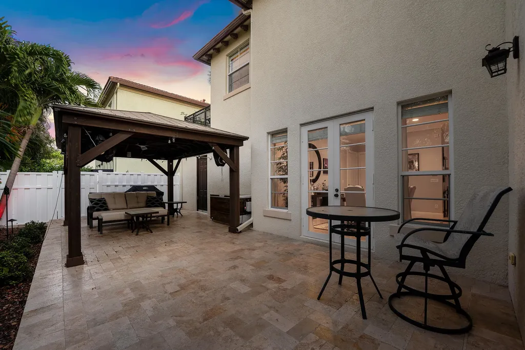 71 Via Poinciana Lane Boca Raton FL 33487