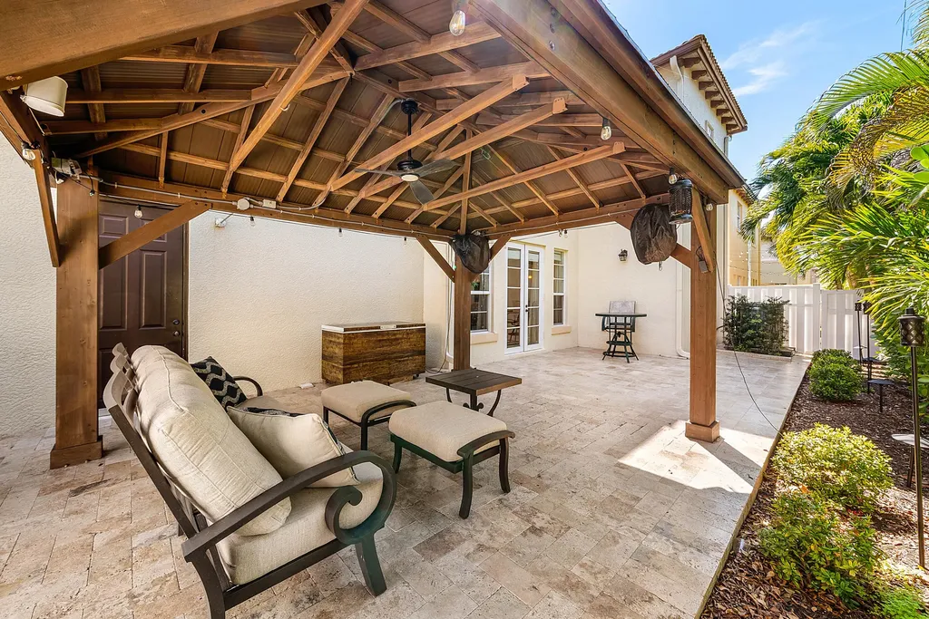 71 Via Poinciana Lane Boca Raton FL 33487