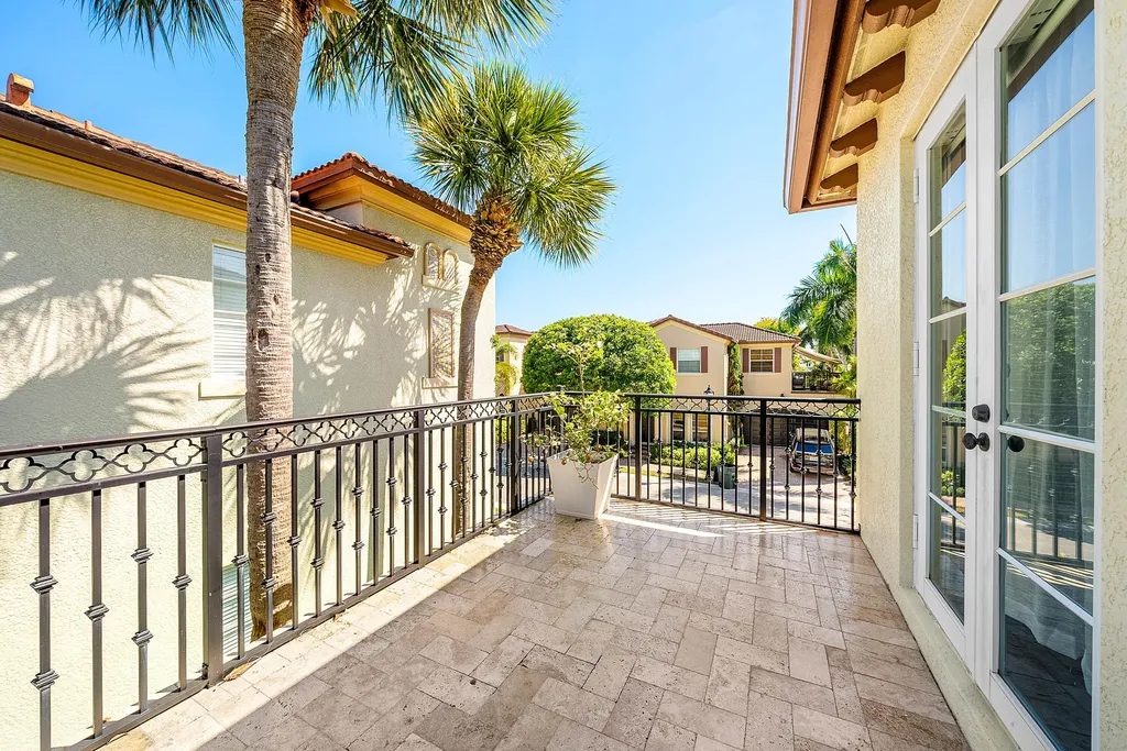 71 Via Poinciana Lane Boca Raton FL 33487