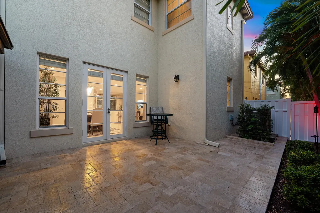 71 Via Poinciana Lane Boca Raton FL 33487