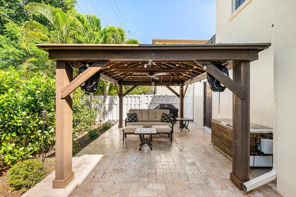 71 Via Poinciana Lane Boca Raton FL 33487