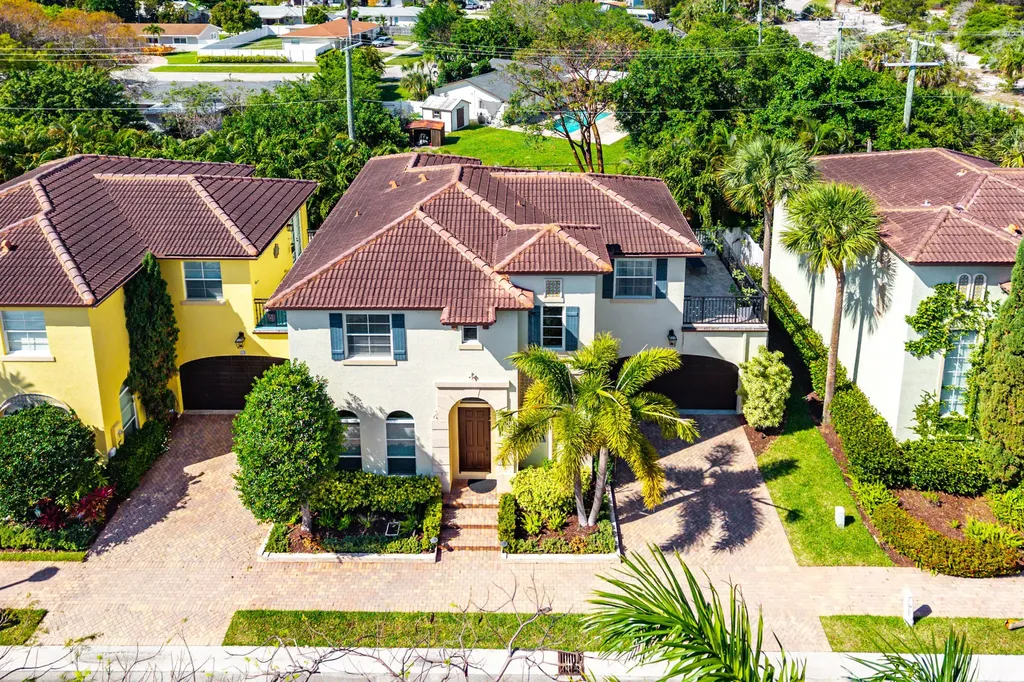 71 Via Poinciana Lane Boca Raton FL 33487