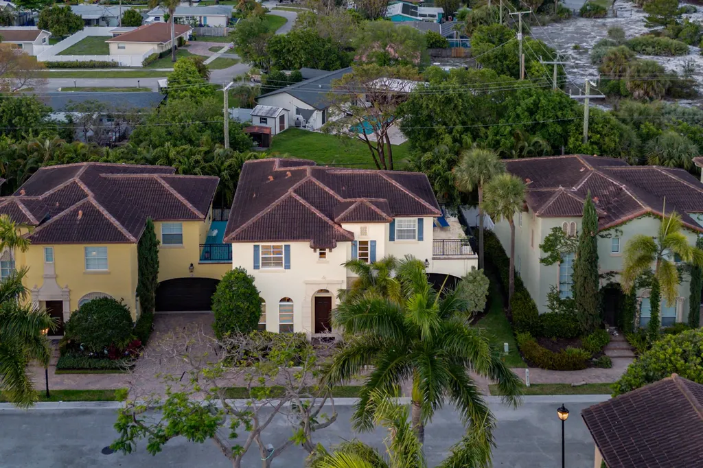 71 Via Poinciana Lane Boca Raton FL 33487