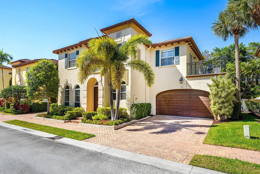 71 Via Poinciana Lane Boca Raton FL 33487