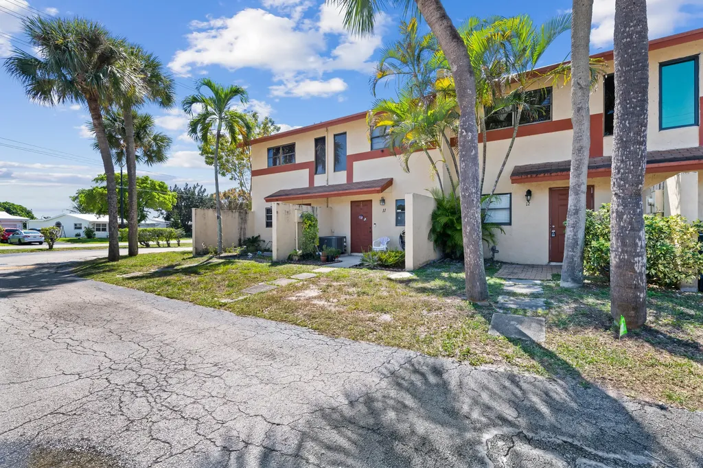 3281 E Golf Boulevard Pompano Beach FL 33064