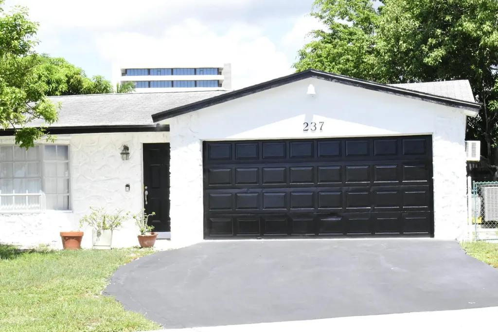 237 Porter Place West Palm Beach FL 33409