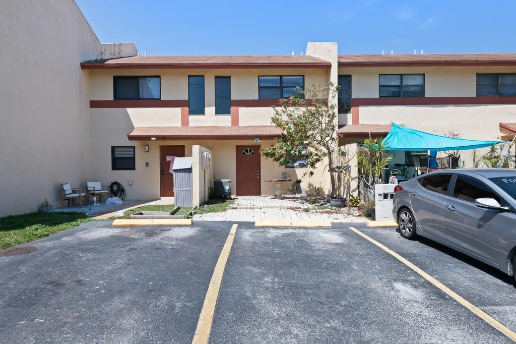 3281 E Golf Boulevard Pompano Beach FL 33064