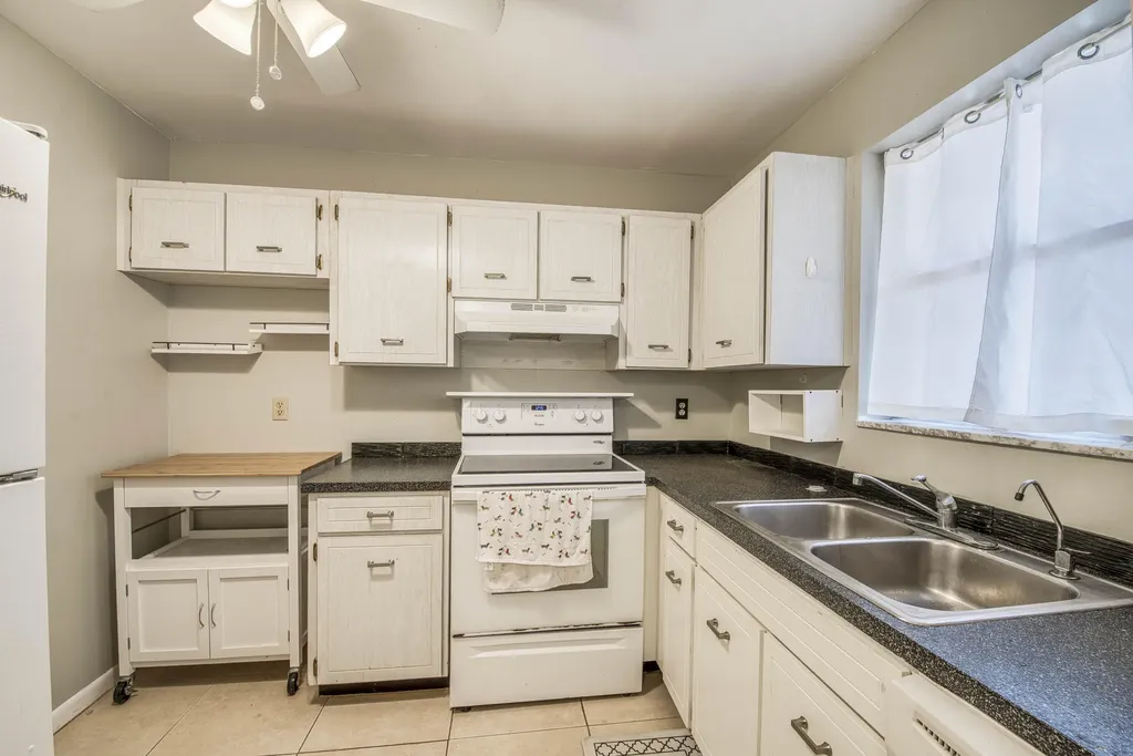 2528 Boundbrook Drive S West Palm Beach FL 33406