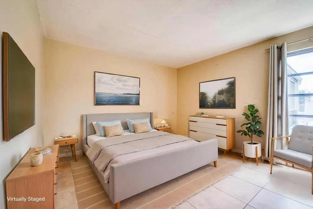 2528 Boundbrook Drive S West Palm Beach FL 33406