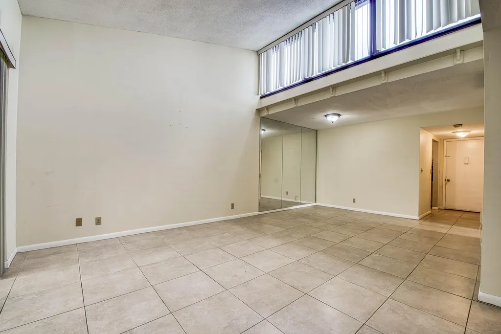 2528 Boundbrook Drive S West Palm Beach FL 33406
