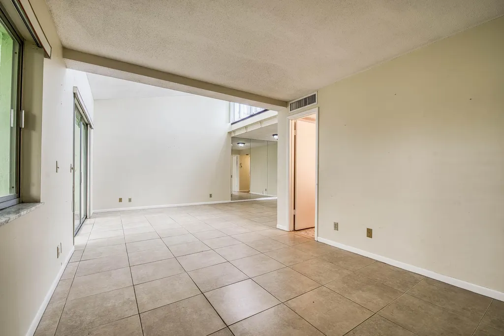 2528 Boundbrook Drive S West Palm Beach FL 33406