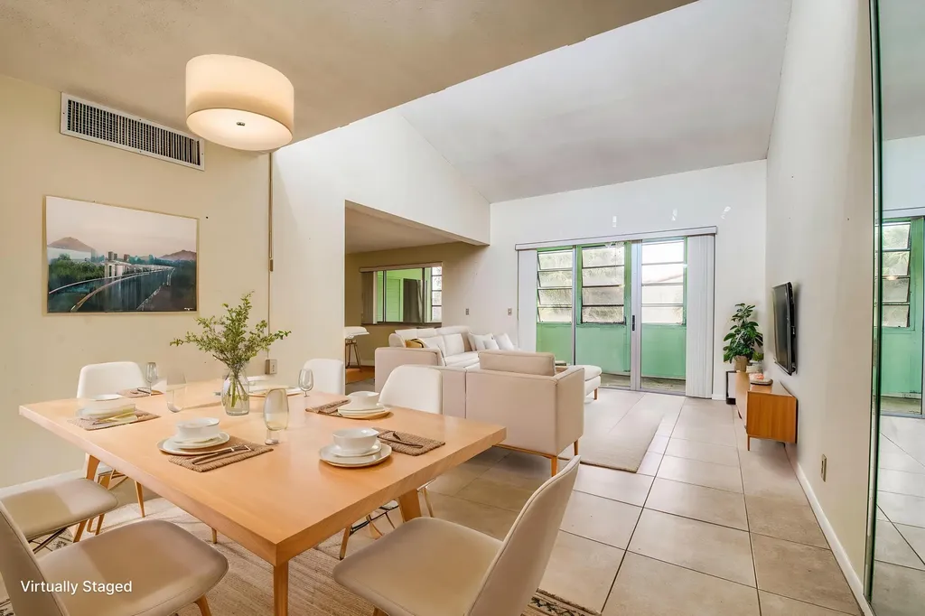 2528 Boundbrook Drive S West Palm Beach FL 33406