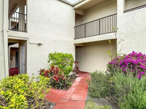 2528 Boundbrook Drive S West Palm Beach FL 33406
