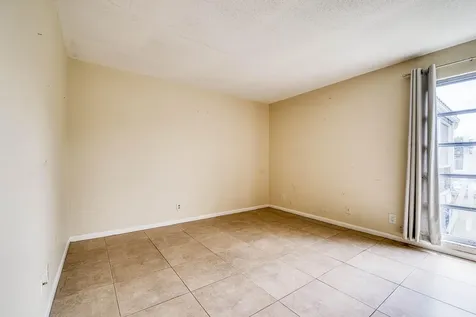 2528 Boundbrook Drive S West Palm Beach FL 33406