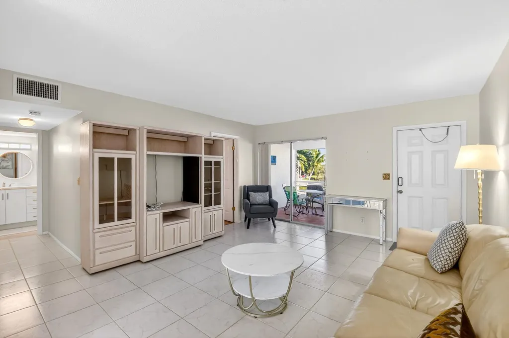 94 Stratford G West Palm Beach FL 33417