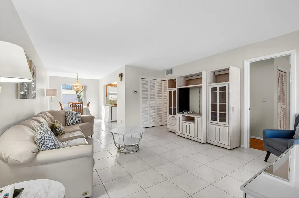 94 Stratford G West Palm Beach FL 33417