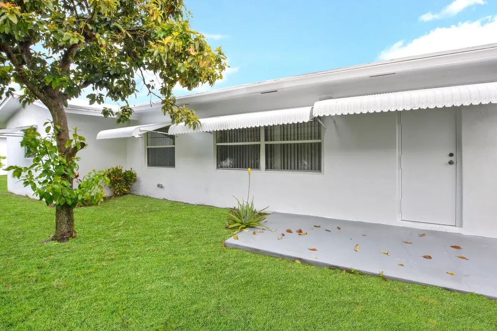 1204 SW 24th Street Boynton Beach FL 33426