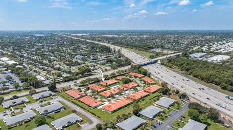 41 Bethesda Park Circle Boynton Beach FL 33435